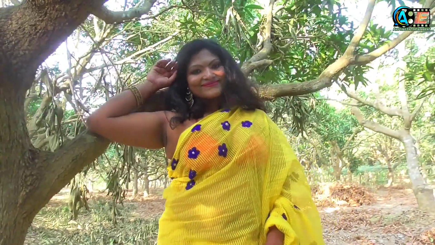 Horny bengali model rashi huge cleavage hot navel armpit show photoshoot