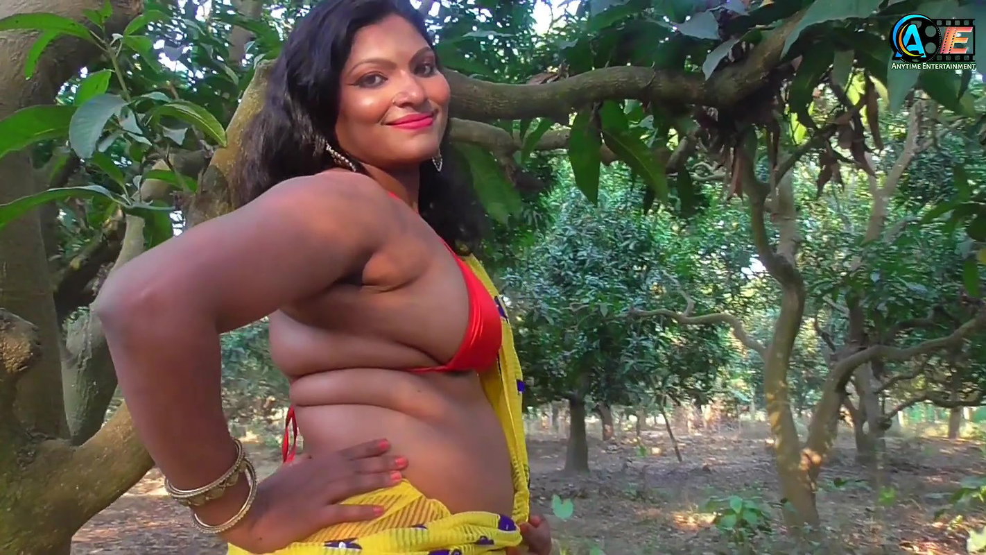 Horny bengali model rashi huge cleavage hot navel armpit show photoshoot