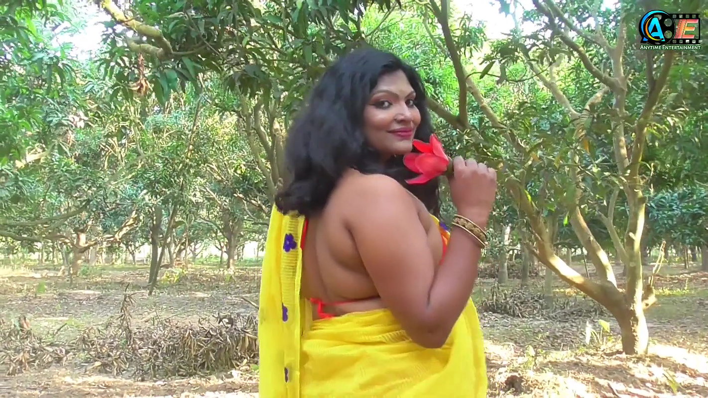 Horny bengali model rashi huge cleavage hot navel armpit show photoshoot