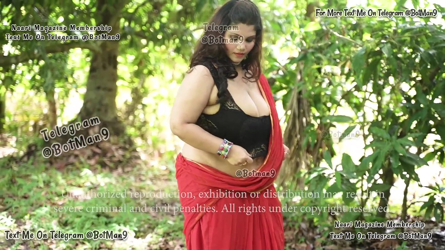 Rai Showing Deep Cleavage & Navel with Ass Crack Outdoor ~ Naari Magazine Shoot