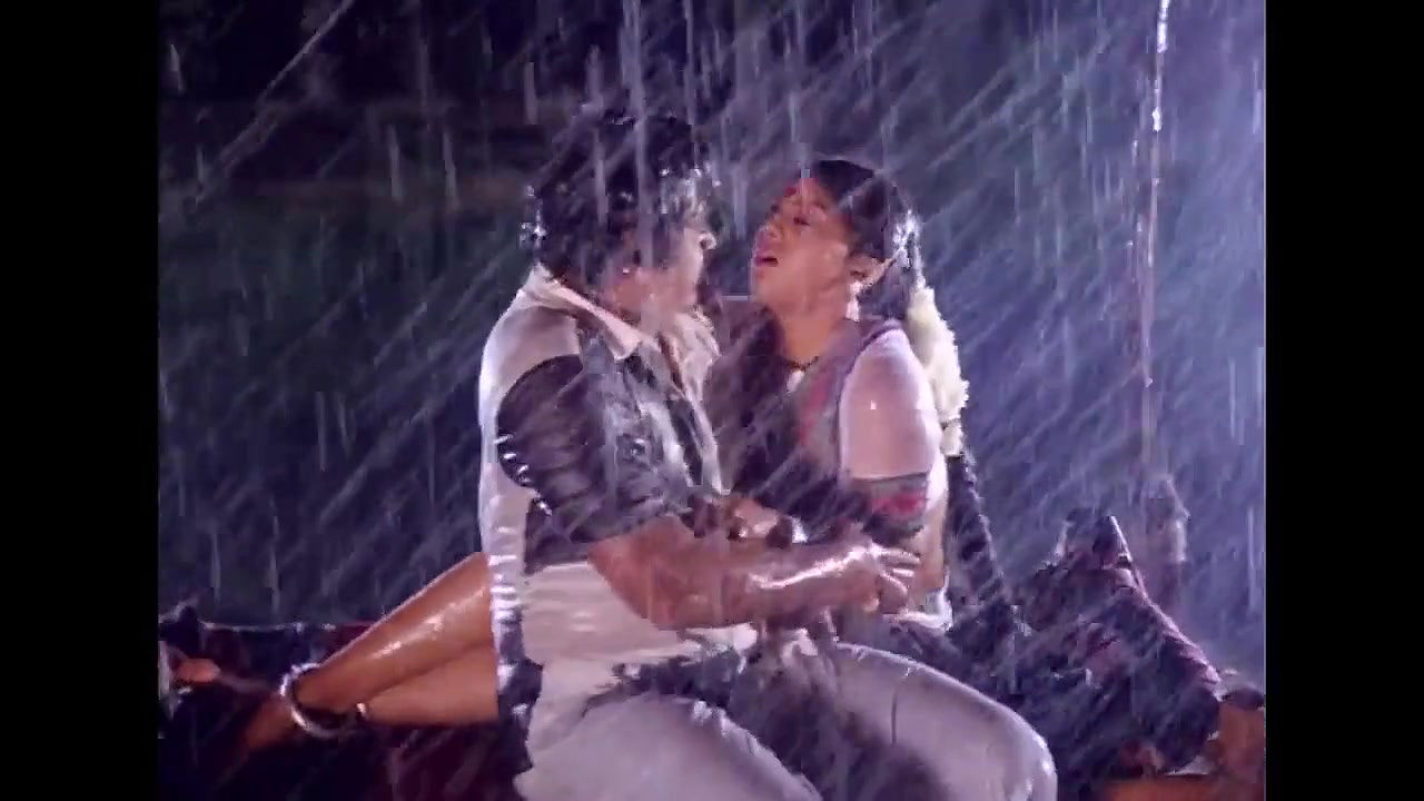 Sexy Madhuri Wet Navel Saree Rain Song