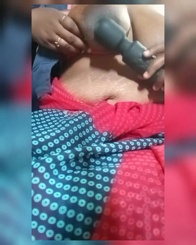 Sofia nair busty aunty expose her untouched melons