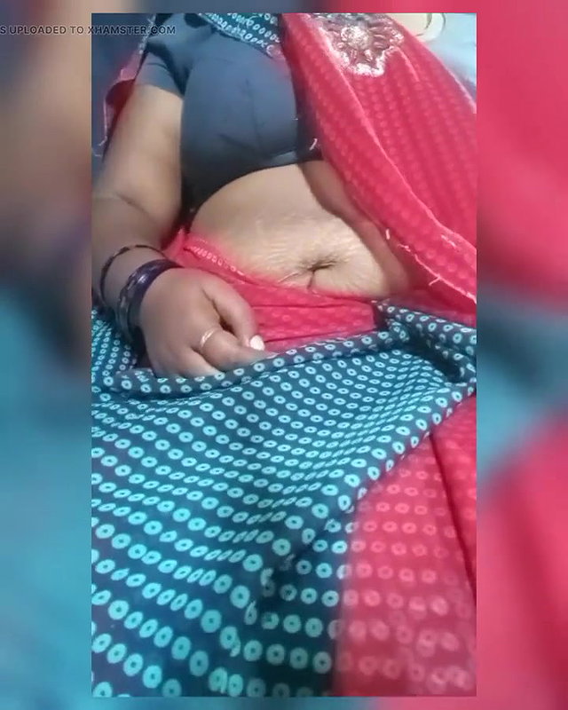 Sofia nair busty aunty expose her untouched melons