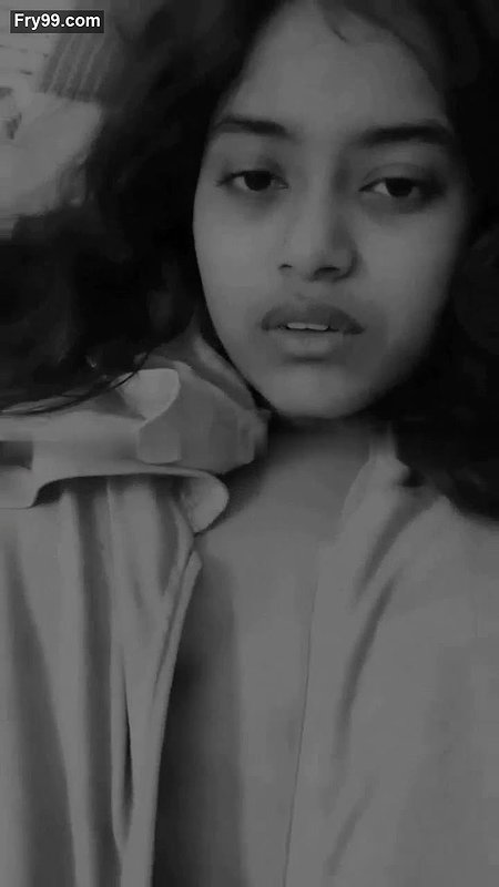 Snapchat girl showing nude boobs and pressing