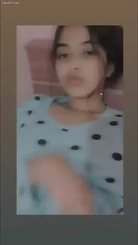Snapchat girl showing nude boobs and pressing
