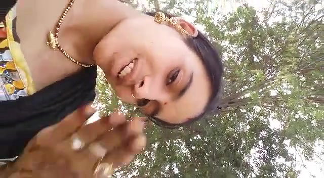 Village Bhabhi Outdoor Teasing