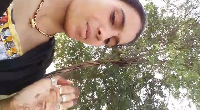 Village Bhabhi Outdoor Teasing