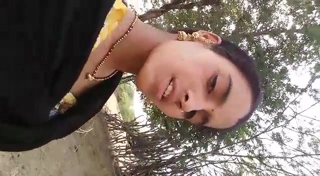 Village Bhabhi Outdoor Teasing