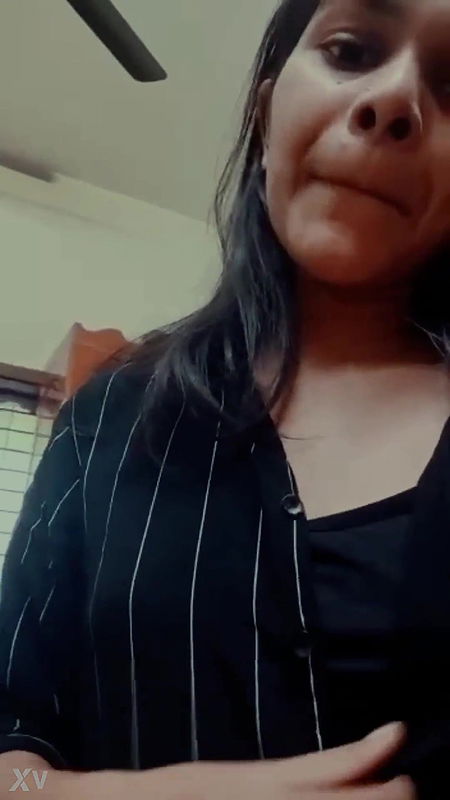 Sexy Girl Shows Her Boobs