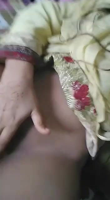 Paki Bhabhi Showing Pussy