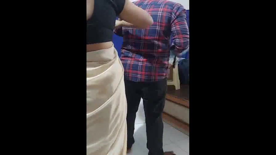 Aunty Correctting AC Mechanic and Fucked Hard