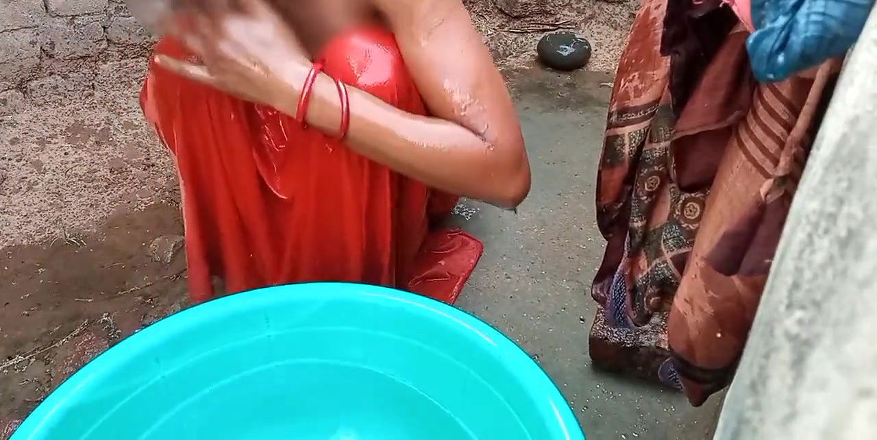Hot Rati open place bathing Localsex