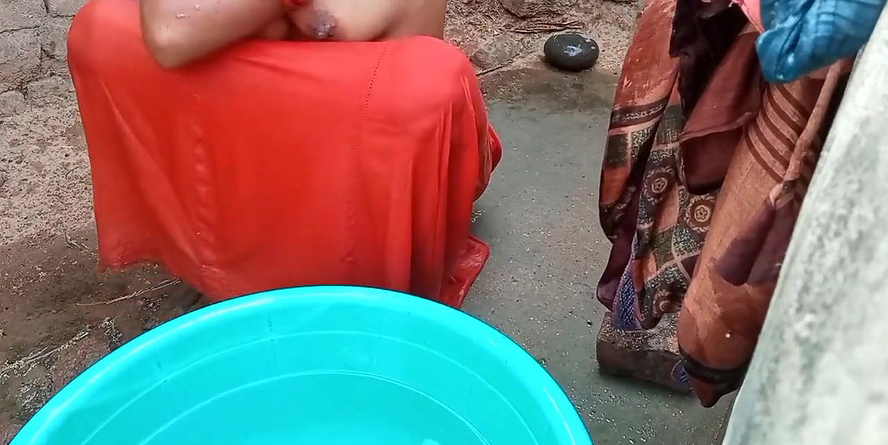Hot Rati open place bathing Localsex
