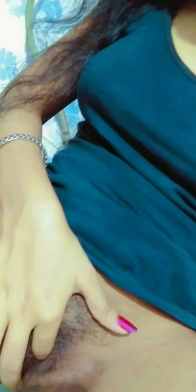 Cute Babe Showing and Fingaring