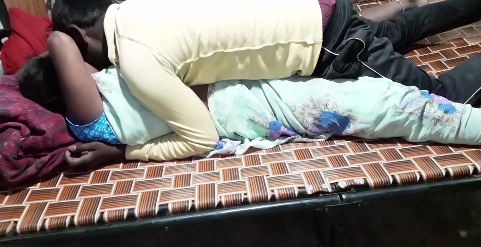 Indian sexy and beautiful bhabhi fucking first time her tight pussy