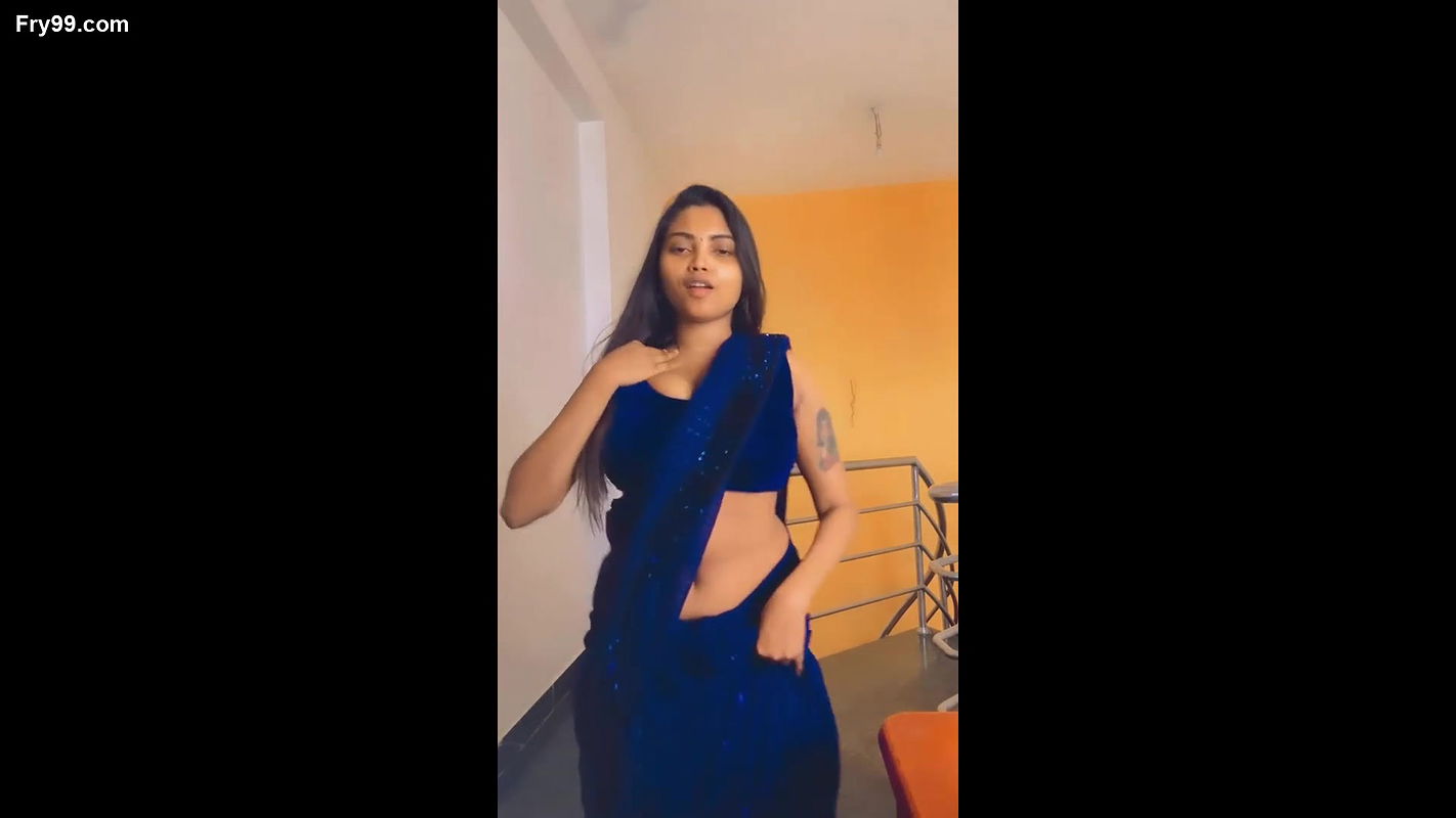 Elakkiya huge mountain boobs pop out and Jiggling