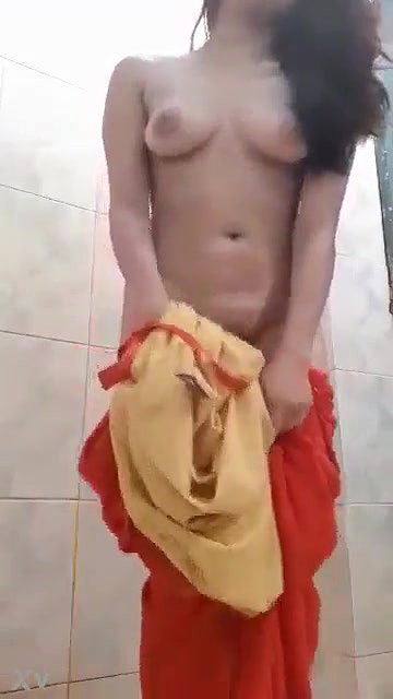 Beautiful Girl Shows Her Boobs and Ass