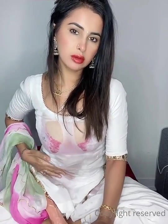 Meeti kalhar playing with dildo