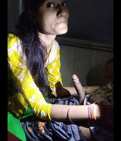Beautiful Desi Babe Giving Blowjob And Fucked