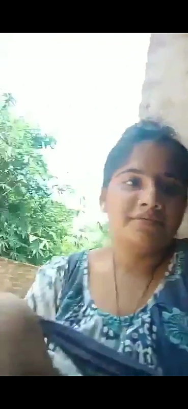 Village Girl showing Naked Boobs and hairy Pussy to Bf over video call