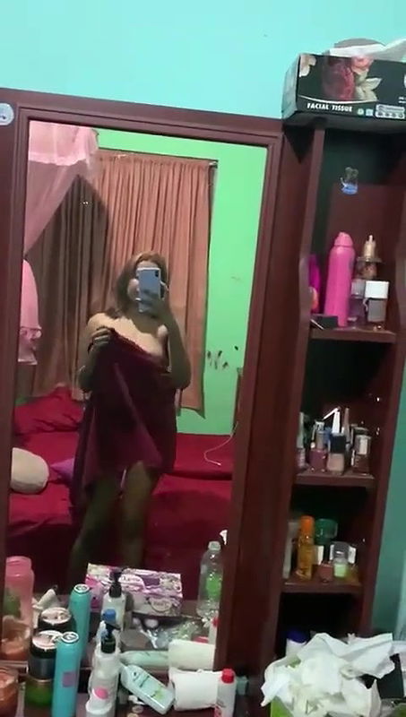 Hot babe captuering her Naked Big Boobs n tits to show to BF