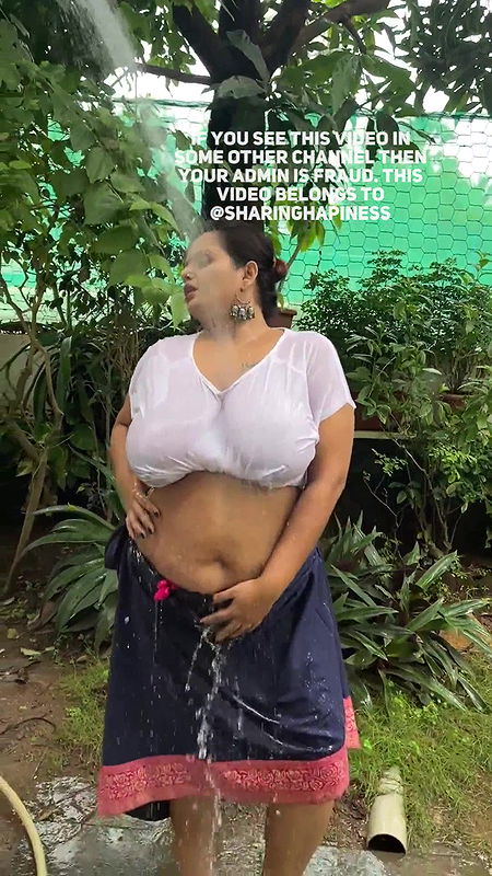 Naasha showing under boob