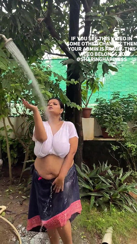 Naasha showing under boob