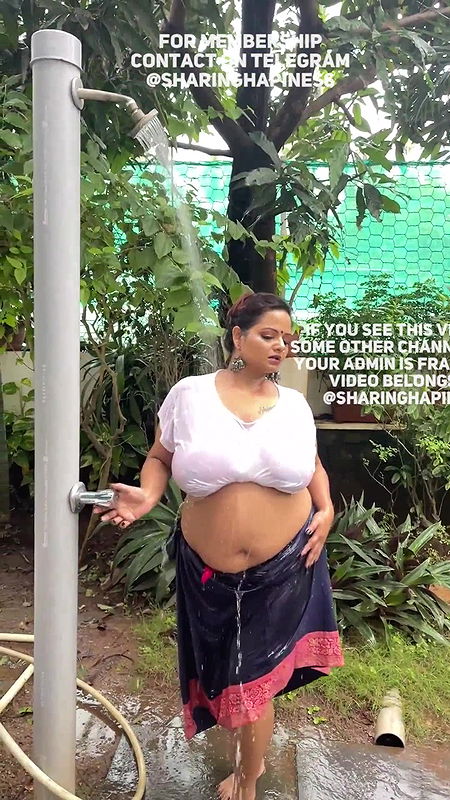 Naasha showing under boob