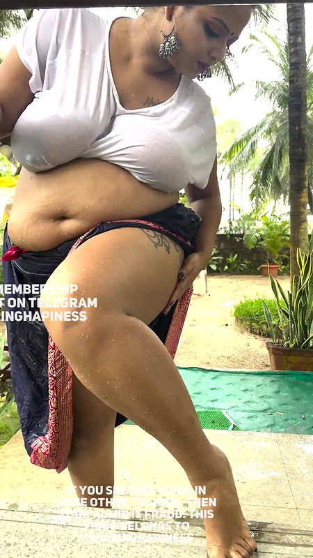 Naasha showing under boob