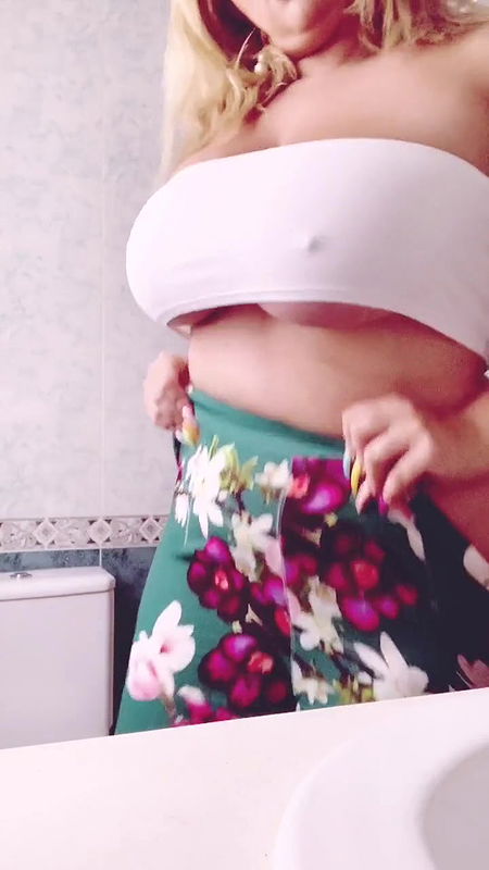 Amazingly Thick Amateur MILF Full Nude & Dressing