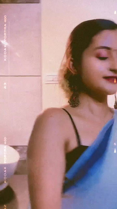 Sneha Mathew Sexy wide Open Chubby Deep Navel in Kerala Saree