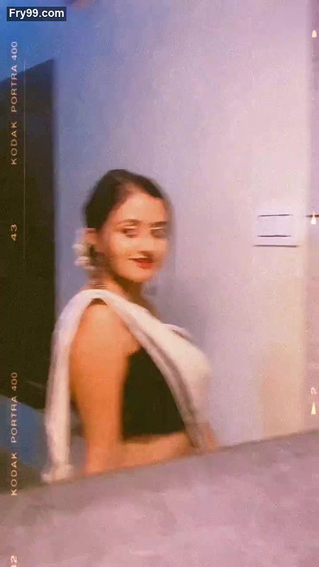 Sneha Mathew Sexy wide Open Chubby Deep Navel in Kerala Saree