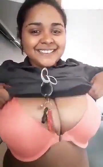 Sexy Teen girl boobs show