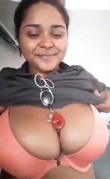 Sexy Teen girl boobs show