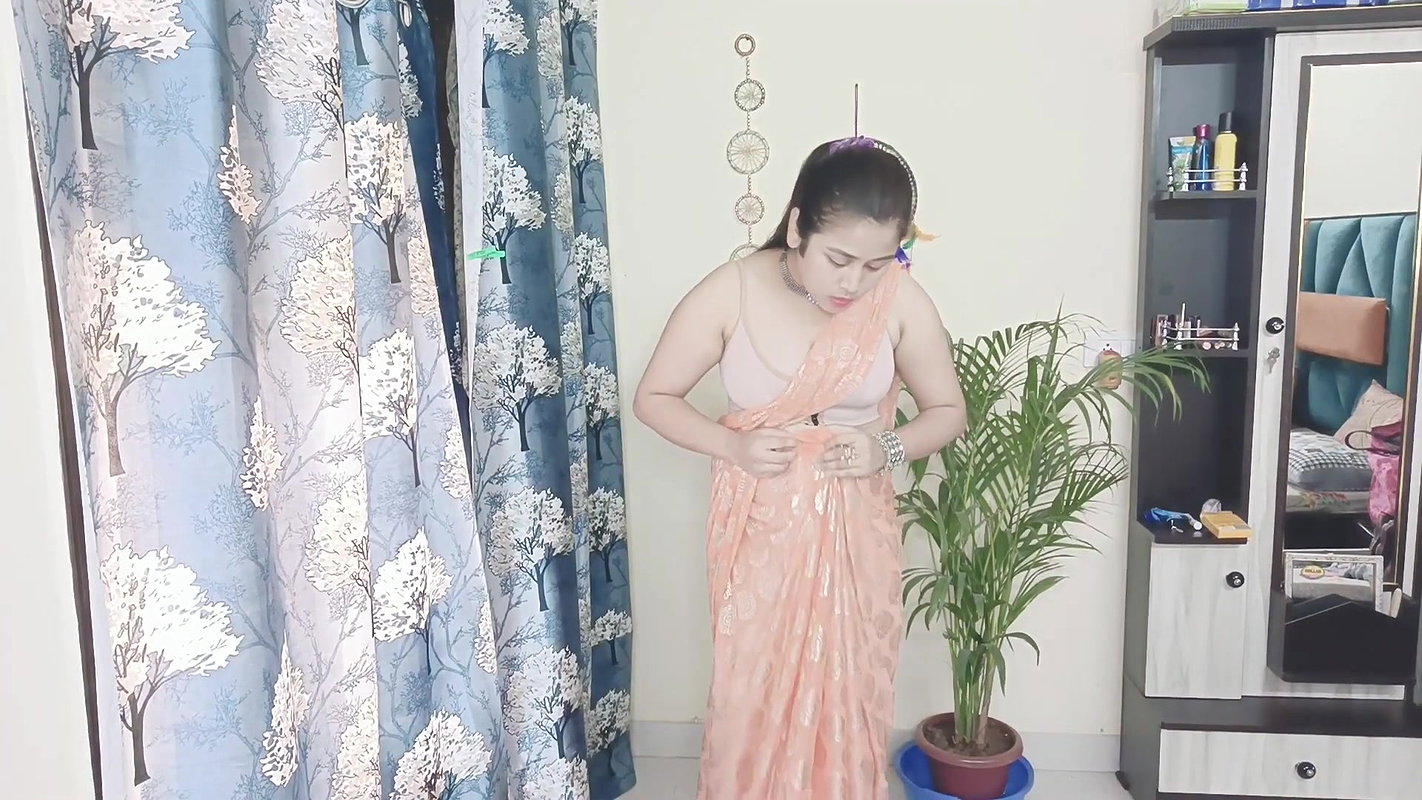 Hot booby girls huge cleavage hot navel show sari draping vlog