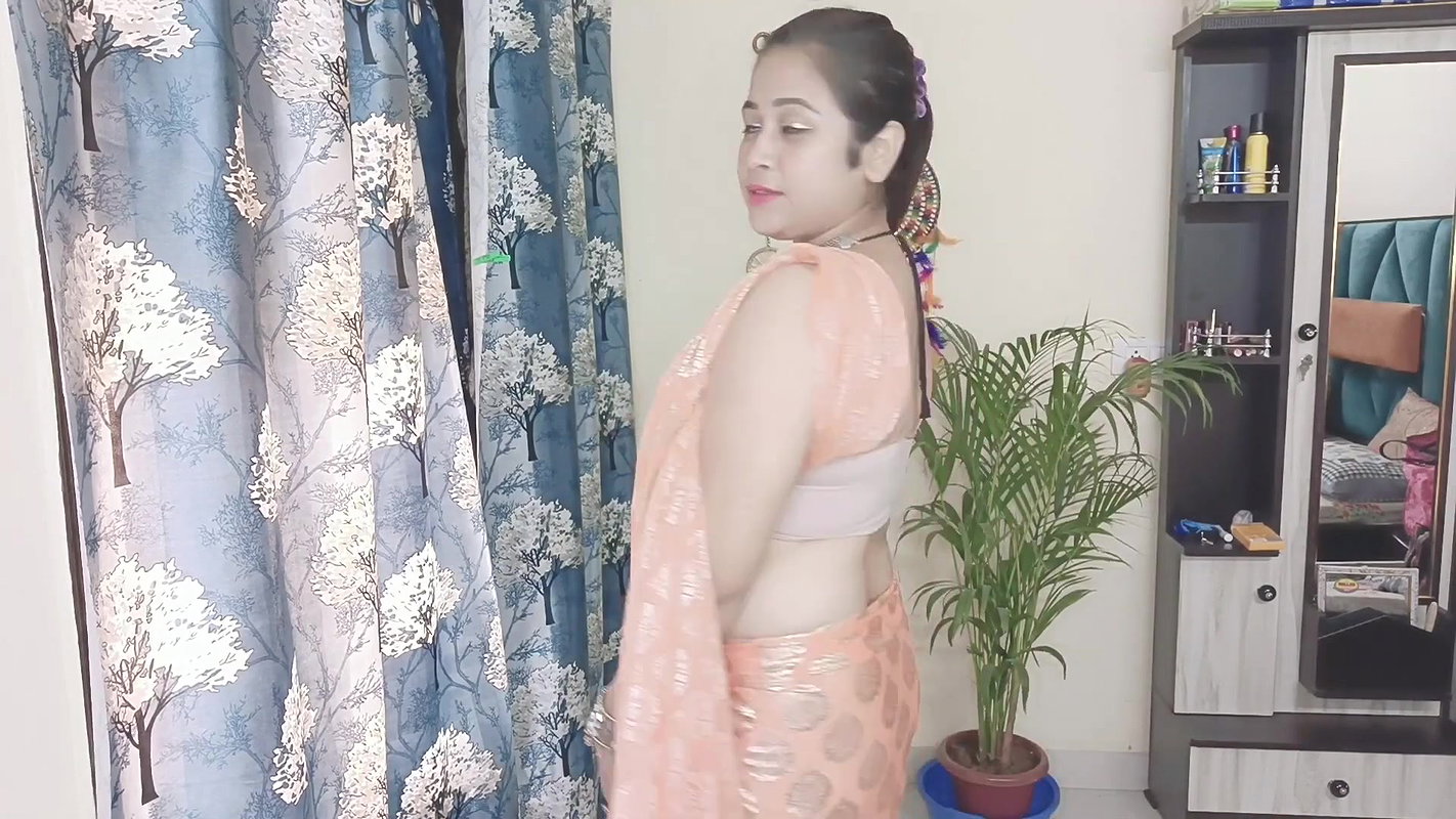 Hot booby girls huge cleavage hot navel show sari draping vlog