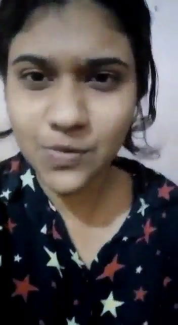 Desi girl showing boobs and pussy