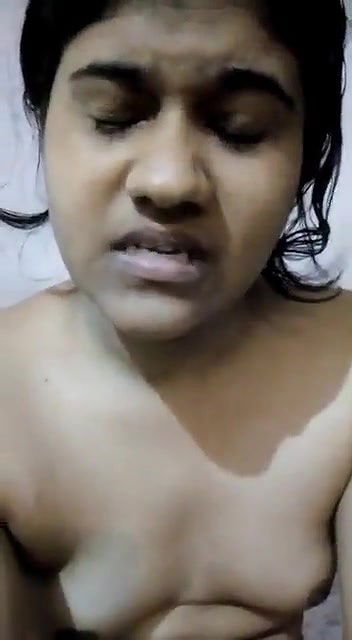 Desi girl showing boobs and pussy