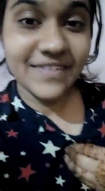 Desi girl showing boobs and pussy