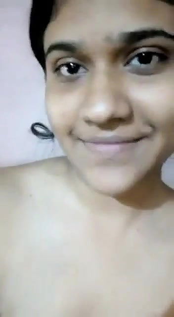 Desi girl showing boobs and pussy