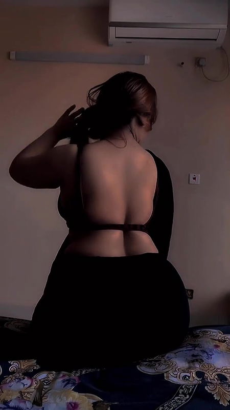 HOT BHABHI SEXY IN BACKLESS SAREE