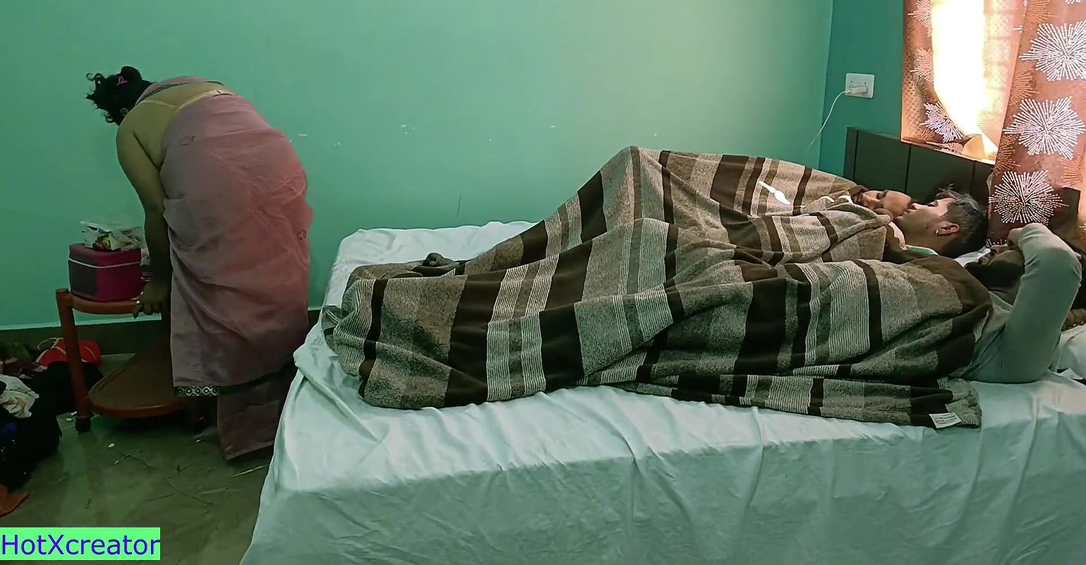 Desi Hot kamwali Bhabhi VS three friends! Let me fuck her first!