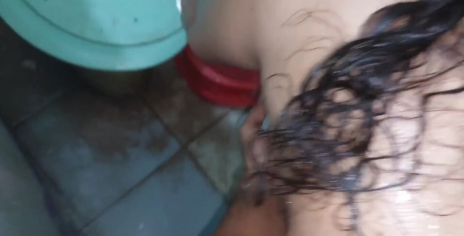 Salu bhabhi ko bathroom me choda