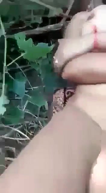 Village girl outdoor fucking
