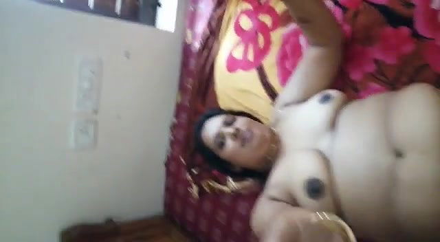 Hot Wife Nude Captured by lover