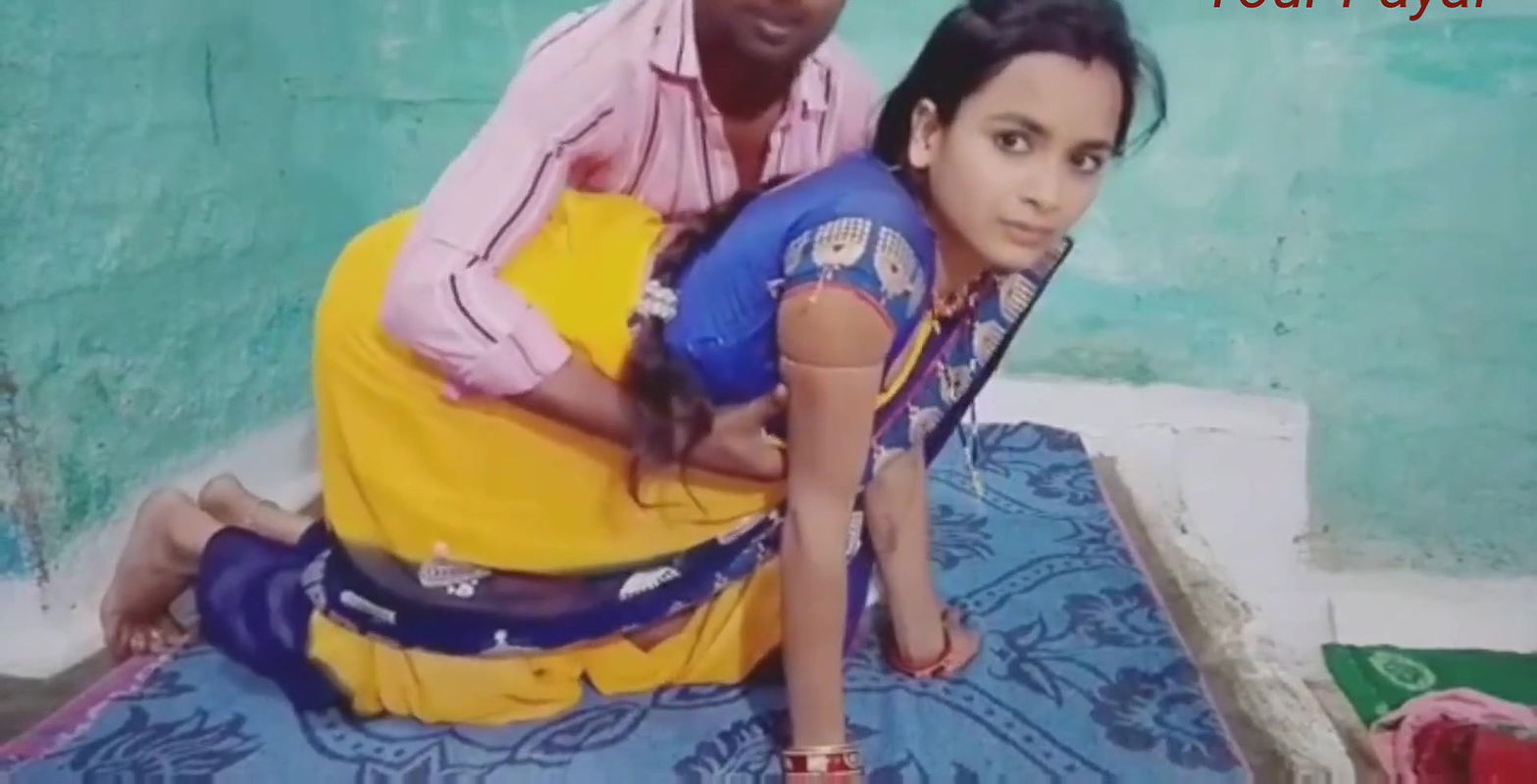 Aaj to Meri biwi ki gand faad di tel laga ke gand me daal diya mera mota land meri randi biwi chilla gayi anal sex video