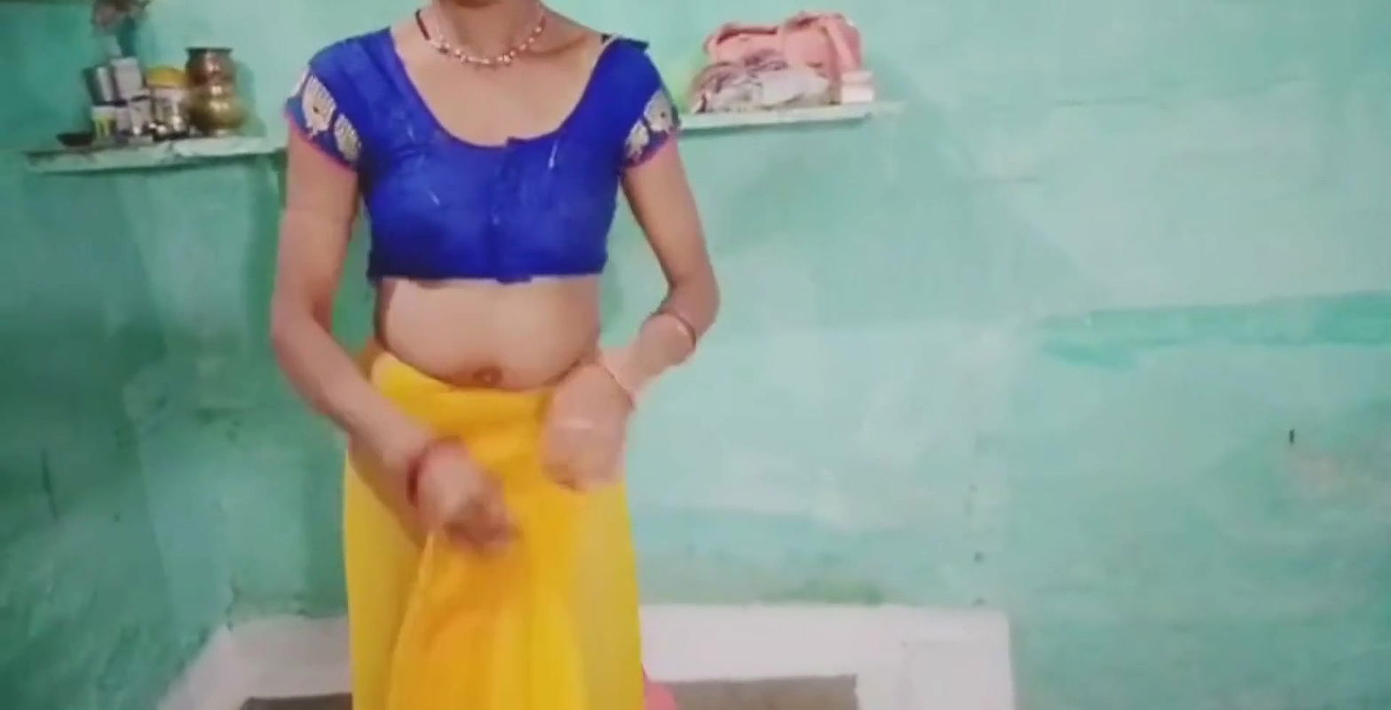 Bhabhi ji Saadi badal rahi thi devar ne dekh liya or chudai kar diya devar bhabhi ki Desi chudai video with YourPayal