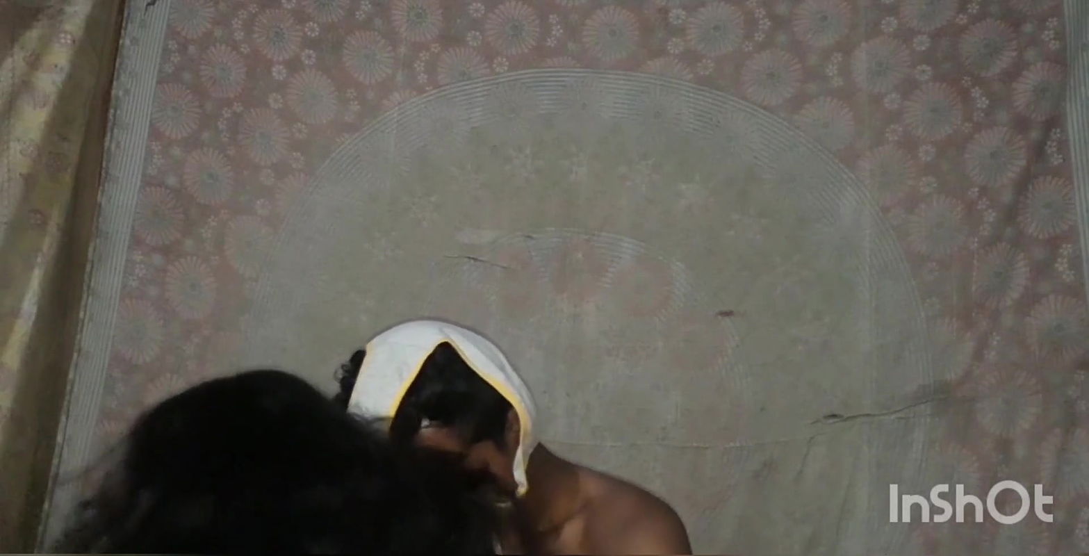 Hot Village Bhabhi Ki Sat Badroom Me Masti