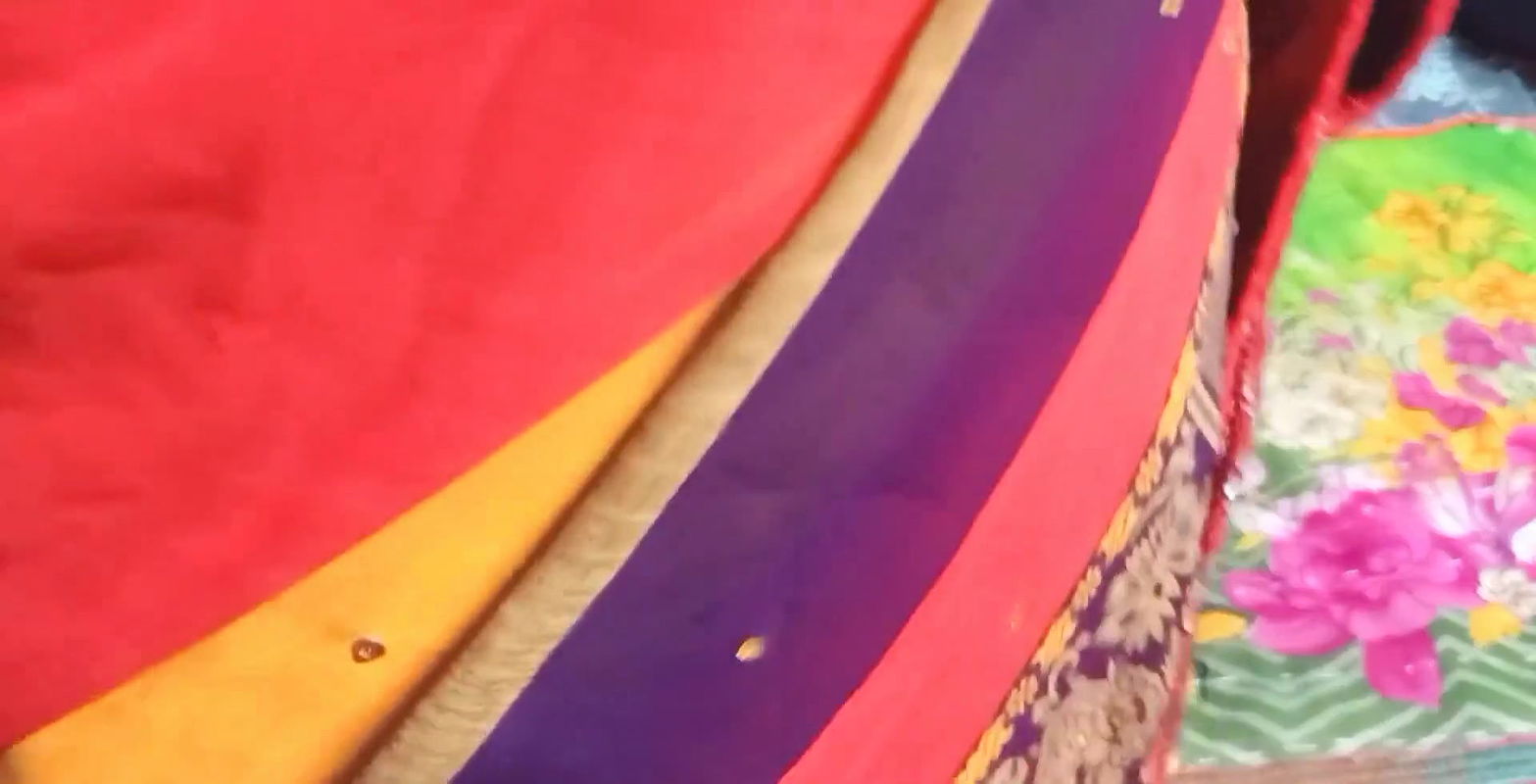 Komal chulhe par roti bana rahi thi yahi ishara kar diya