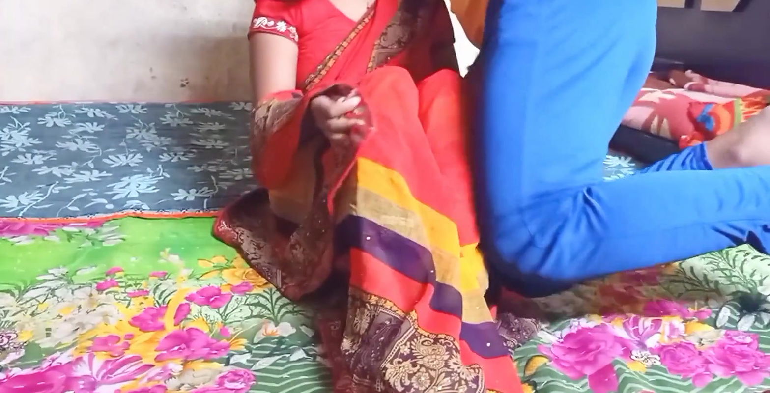 Komal chulhe par roti bana rahi thi yahi ishara kar diya